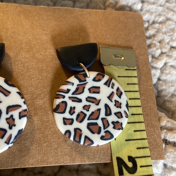 💌 Retro 80s Geometric Leopard Print Earrings - Picture 6 of 9